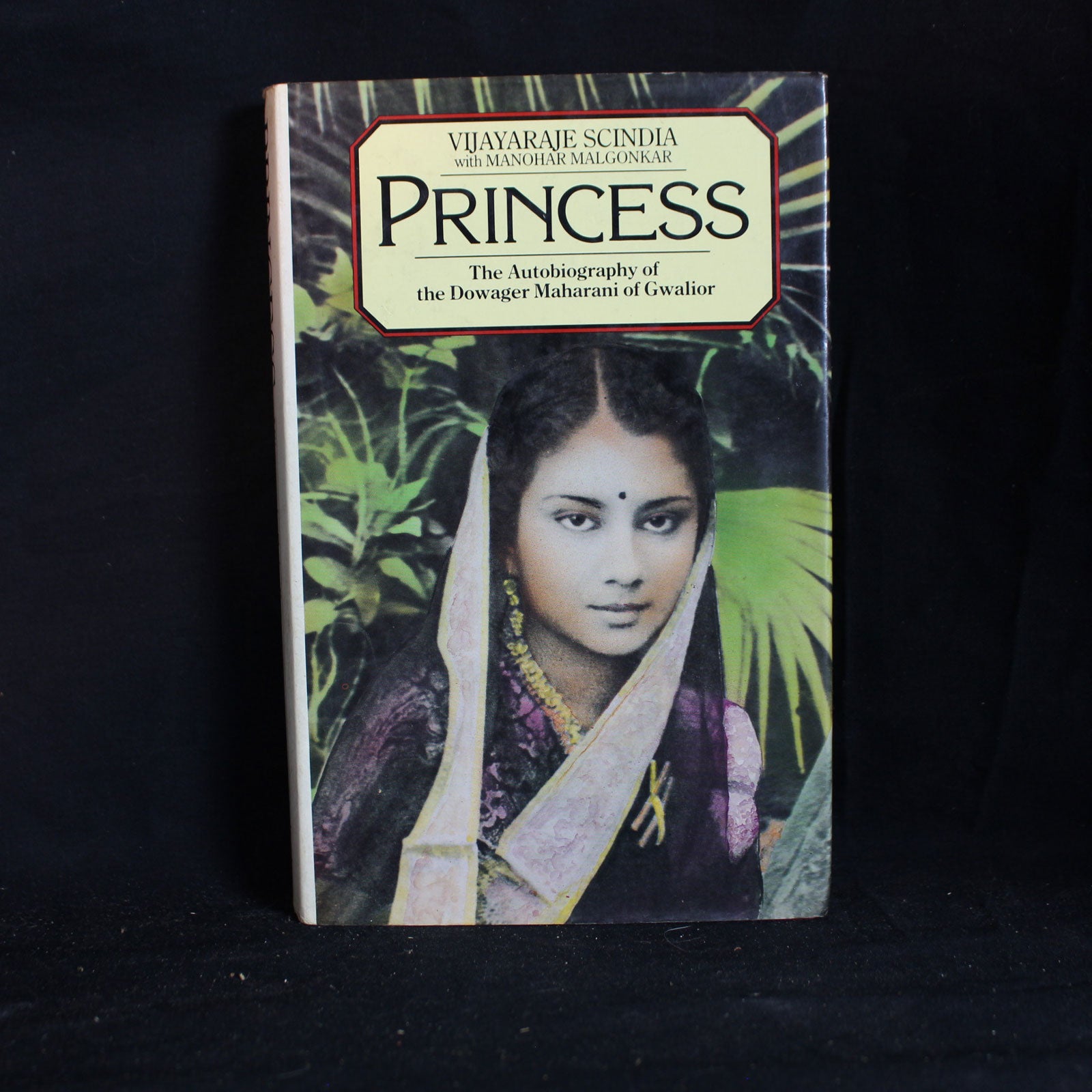 Hardcover Princess: The Autobiography of Dowager Maharani of Gwalior by Vijaya Raje Scindia, Manohar Malgonkar, 1985