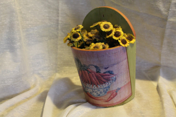 Pot de fleur suspendu en bois peint